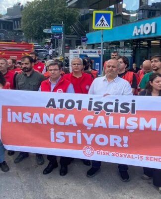 Emekçiye su bile yok: A101 emekçilerinden su, yemek ve oturma hakkı eylemi