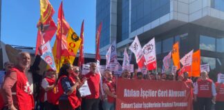 Sarı sendikayı reddederek DİSK/Enerji-Sen’de örgütlenen Smart Solar işçileri İstanbul Beykoz’daki merkez ofis önünde bir araya geldi