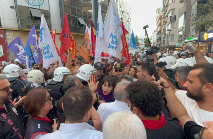 İzmir’de LGBTİ+ operasyonlarına karşı eyleme polis müdahale etti