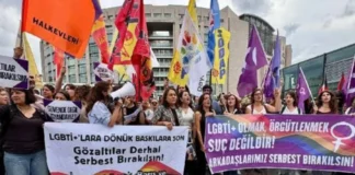 Dün, LGBTİ+ operasyonlarını protesto ettiği için gözaltına alınan 106 kişinin gözaltı süresi uzatıldı