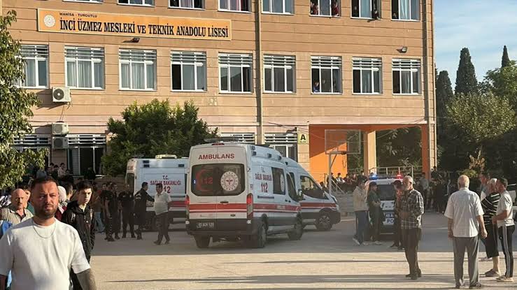 Manisa’da okul saldırısı: Yayın yasağı ve sosyal medya paylaşımlarına soruşturma