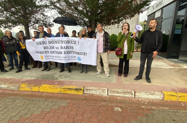 Barış Akademisyeni Hülya Kendir 10 Yılın Ardından Tekrardan Kocaeli Üniversitesi’nde Görevine Geri Döndü