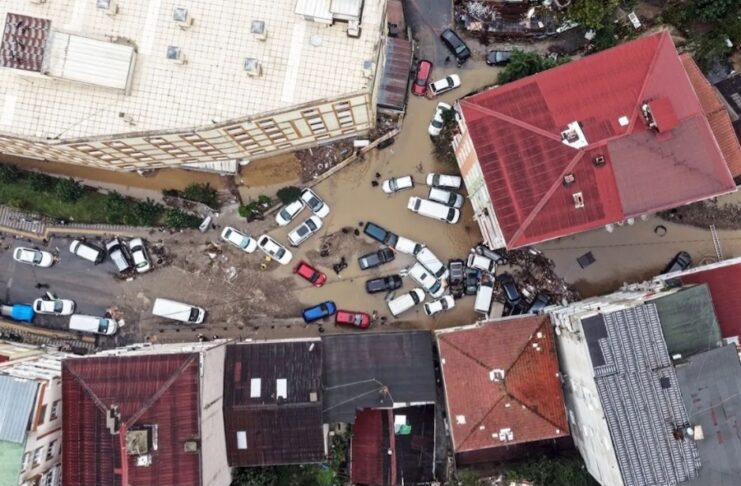 İstanbul’da sel: Can kaybı 3’e yükseldi, kayıp ve kurtarılmayı bekleyenler var